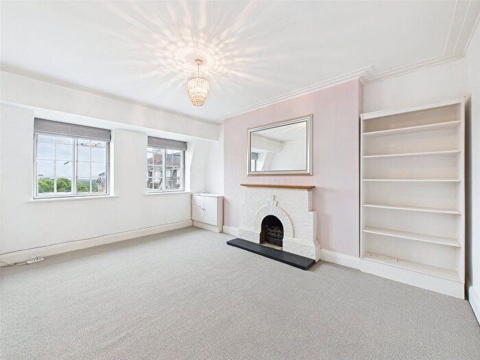 3 Bedroom Flat To Rent In Richmond Hill Court, Richmond, TW10