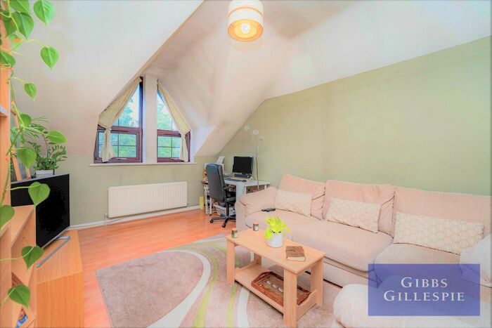 1 Bedroom Flat To Rent In York Road, Acton, W3