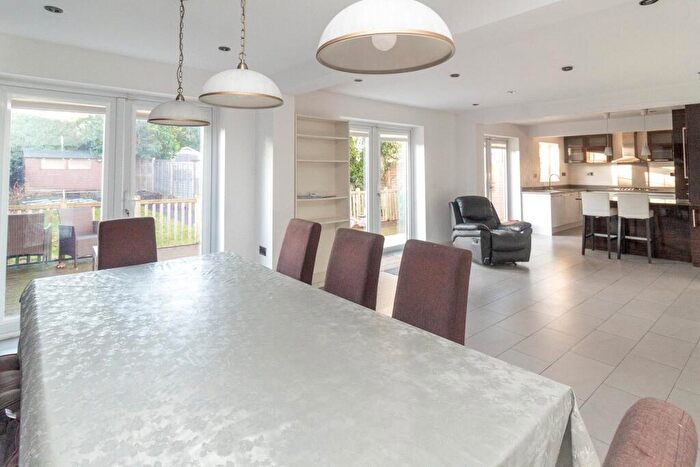 4 Bedroom Semi-Detached House To Rent In Edgwarebury Lane, Edgware, HA8