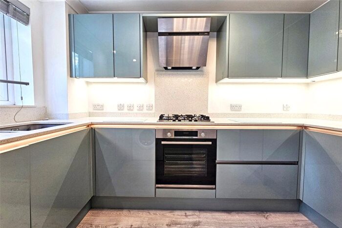 1 Bedroom Flat For Sale In Hindhead, Surrey, GU26