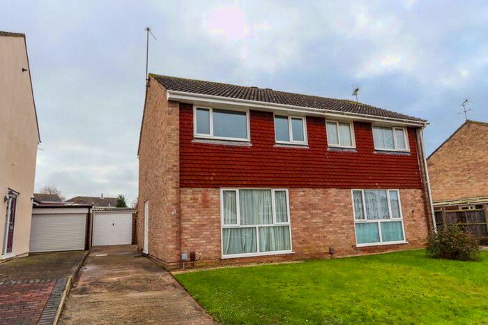 3 Bedroom Semi-Detached House To Rent In Porlock Gardens, Nailsea, BS48