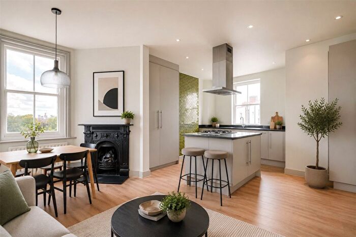 3 Bedroom Flat For Sale In Victoria Mansions, Queens Club Gardens, Barons Court, W14