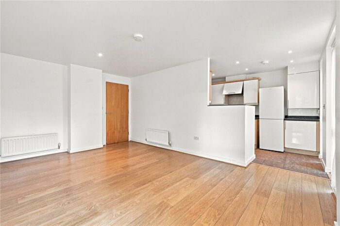 2 Bedroom Flat To Rent In Southwold Road, London, E5