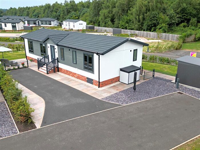 2 Bedroom Mobile/park Home For Sale In Gateforth Park, Gateforth, Selby, YO8