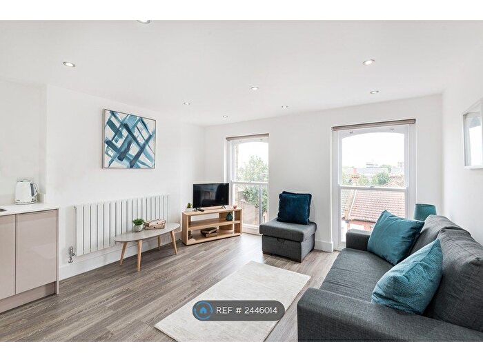 1 Bedroom Flat To Rent In Elmsdown House, Stratford, E15