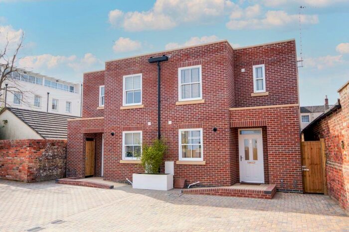 2 Bedroom House To Rent In Off Hewlett Road, GL52