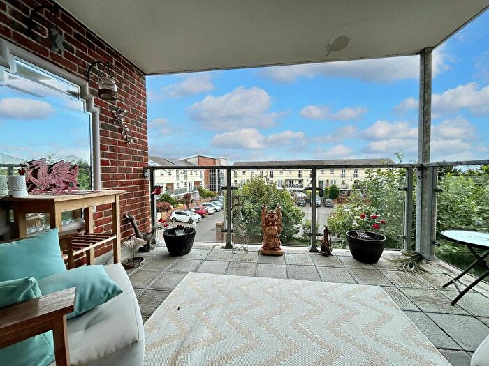 2 Bedroom Apartment For Sale In Selman Close, Hythe, SO45