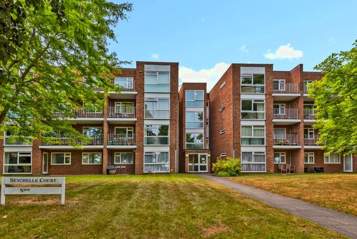 2 Bedroom Flat To Rent In Foxgrove Road, Beckenham, BR3