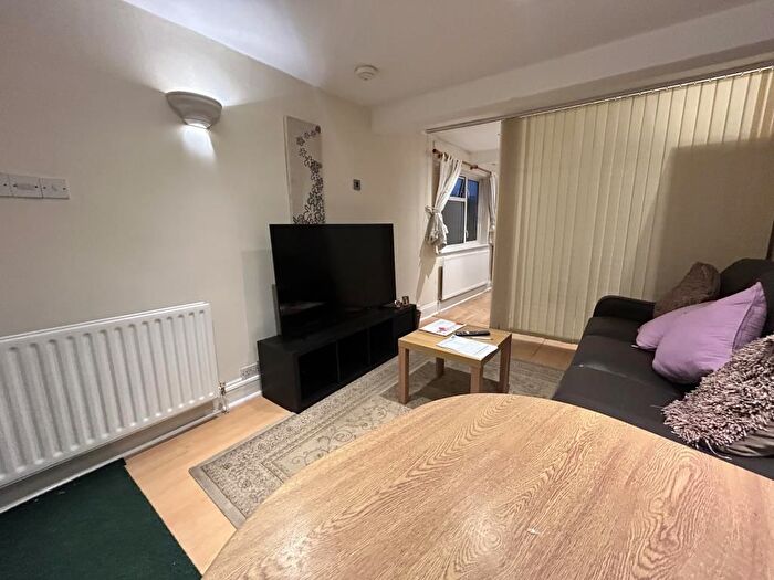 1 Bedroom Flat To Rent In Norwood Green, Southall, UB2