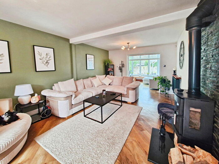 6 Bedroom Detached House For Sale In Harthill Avenue, Leconfield, Beverley, HU17