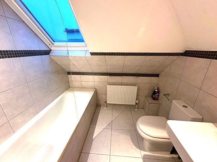 1 Bedroom Flat To Rent In Shirehall Park, London, NW4