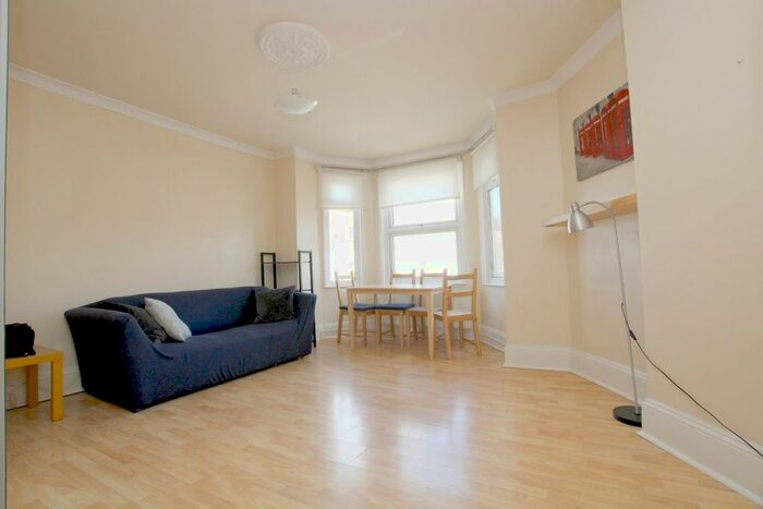 2 Bedroom Flat To Rent In Balmoral Road, London, NW2