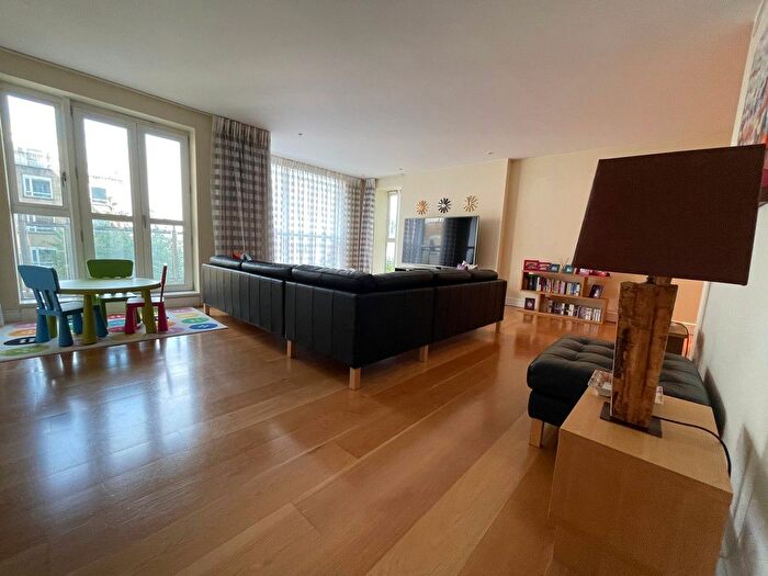 2 Bedroom Flat To Rent In Westferry Circus, London, E14