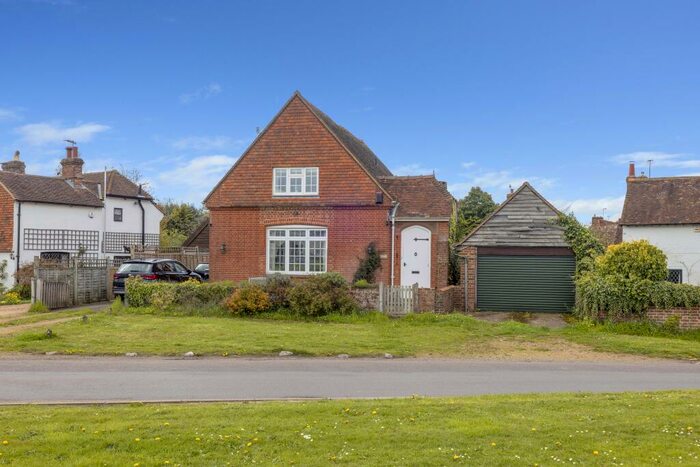 3 Bedroom Detached House To Rent In The Green, GU5