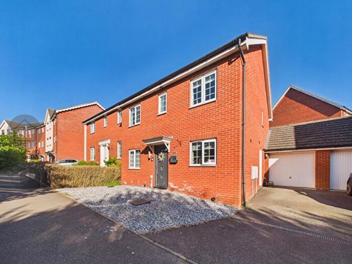 4 Bedroom Semi-Detached House For Sale In Guillemot Close, Stowmarket, IP14