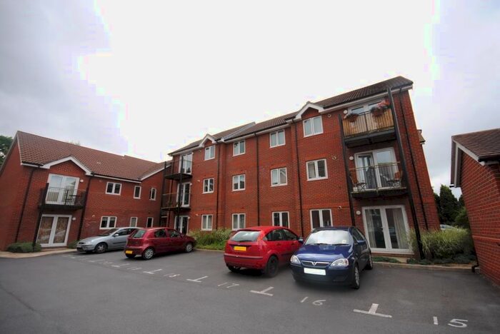 2 Bedroom Flat To Rent In Providence Hill, Bursledon, Southampton, SO31