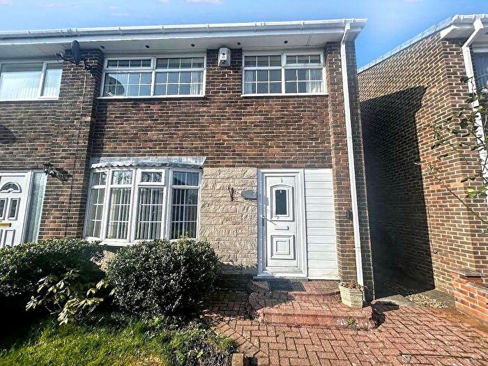 3 Bedroom End Terrace House For Sale In Blenheim, Killingworth, Newcastle Upon Tyne, NE12