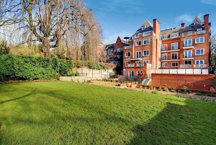 4 Bedroom Flat To Rent In Fitzjohns Avenue, Hampstead, NW3