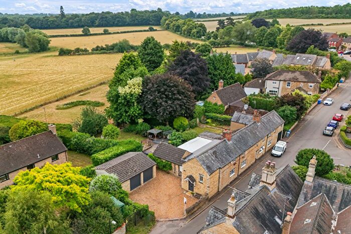 3 Bedroom Cottage For Sale In Queen Street, Geddington, NN14