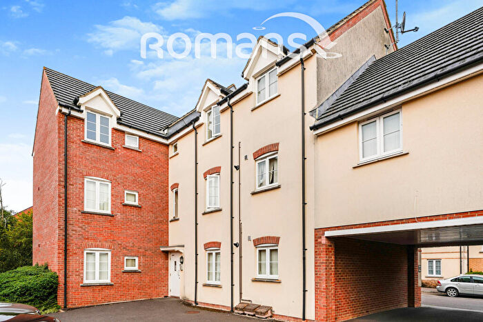 2 Bedroom Flat To Rent In Welland House, Dydale Road, Swindon, SN25