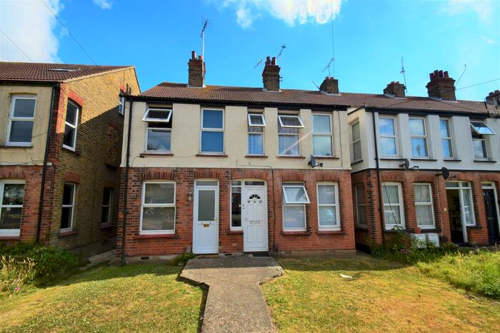 Studio To Rent In Carlingford Drive, Westcliff-On-Sea, SS0