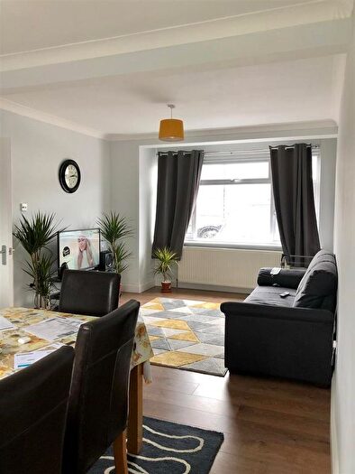 3 Bedroom Property To Rent In Western Avenue, Dagenham, RM10