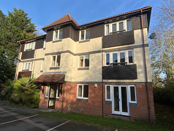 2 Bedroom Flat To Rent In Friends Avenue, Cheshunt, Waltham Cross, EN8