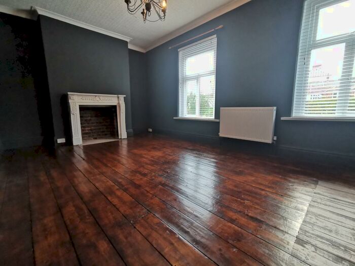 3 Bedroom Terraced House To Rent In Parc Wern Road, Sketty, SA2