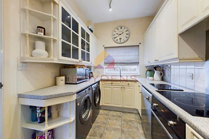 2 Bedroom Apartment For Sale In West Bergholt, Colchester, CO6