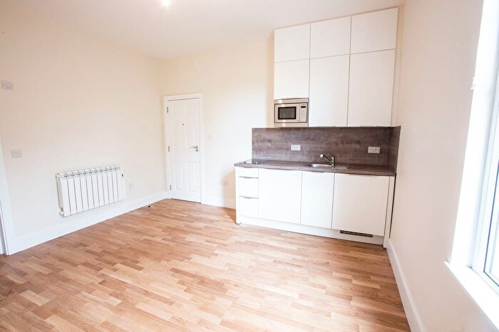 Studio To Rent In Belmont Road, London, N15