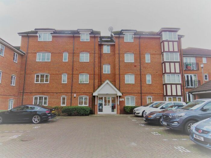 2 Bedroom Flat To Rent In Ottawa Court, Broxbourne, EN10