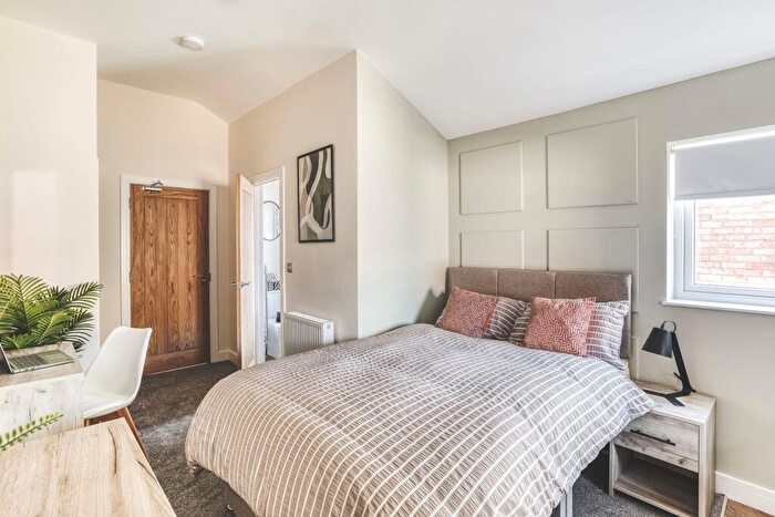 Studio To Rent In Room, Old Chester Road, DE1