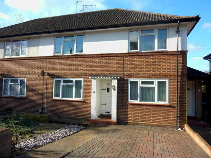 2 Bedroom Flat To Rent In Bushey Grove Road, Bushey, WD23