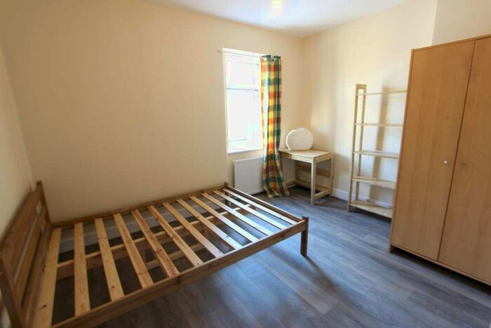 1 Bedroom Flat To Rent In North End Road, London, W14