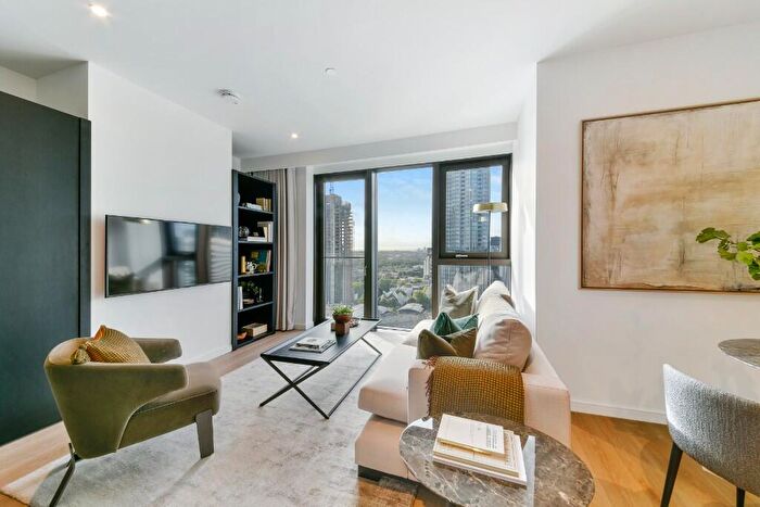 Apartment To Rent In George Street, London, E14