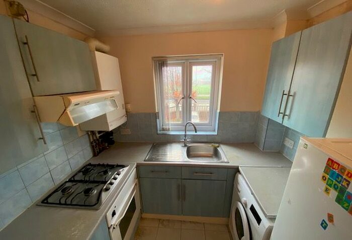 2 Bedroom Flat To Rent In Dunstable Road, Luton, LU4