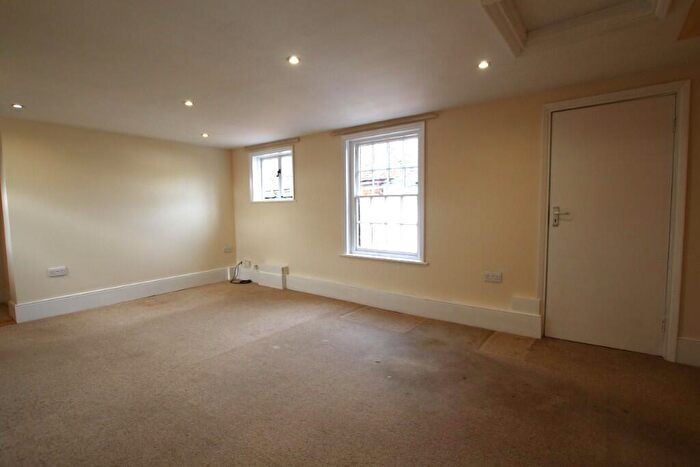 2 Bedroom Flat To Rent In High Street, Ongar, Essex, CM5