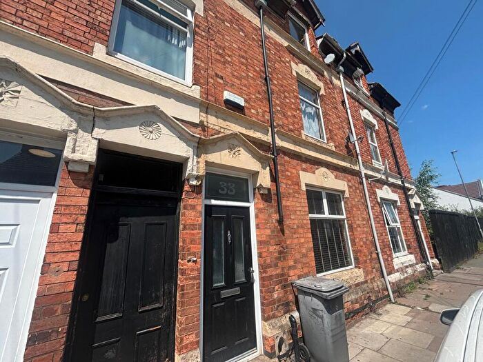 4 Bedroom Terraced House To Rent In Regent Street, Kettering, NN16