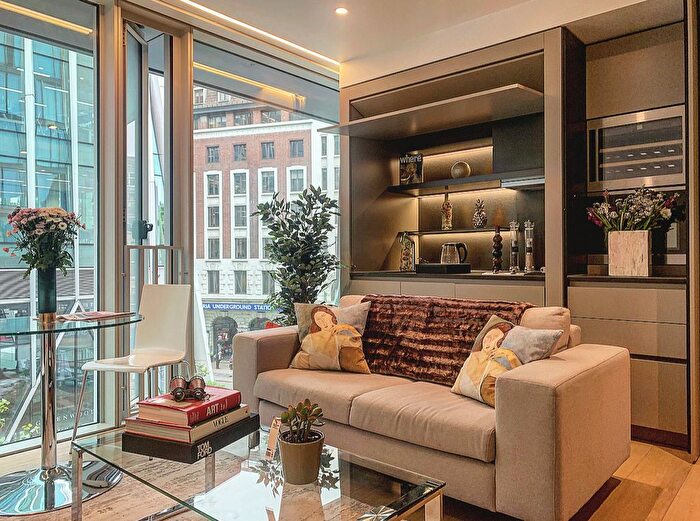 Studio To Rent In Buckingham Palace Road, London, SW1W