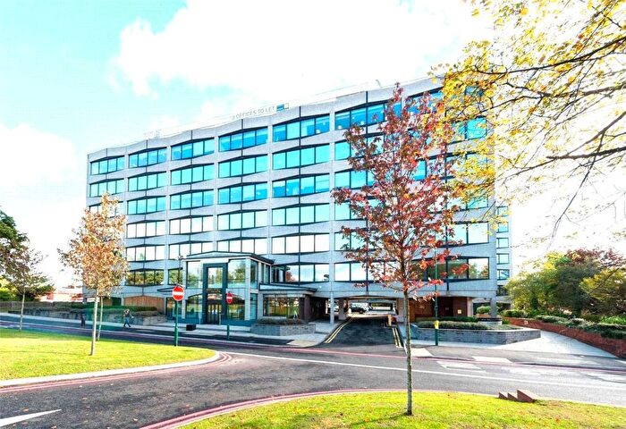 2 Bedroom Flat To Rent In Blenheim Court, Solihull, B91