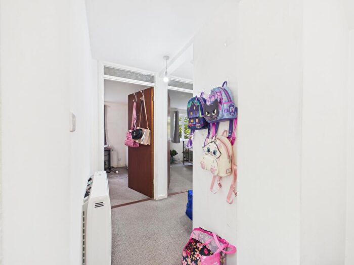 1 Bedroom Ground Maisonette For Sale In Halley Close, Leicester, LE4