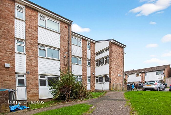2 Bedroom Flat For Sale In Sancroft Close, London, NW2