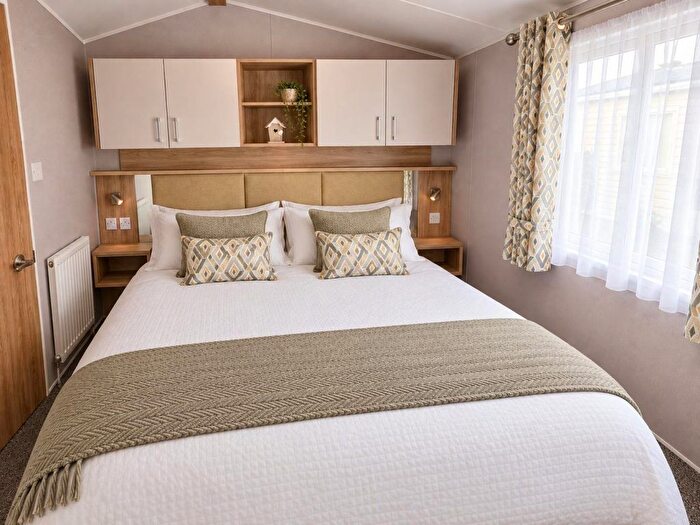 2 Bedroom Park Home For Sale In Burmarsh, Romney Marsh, TN29