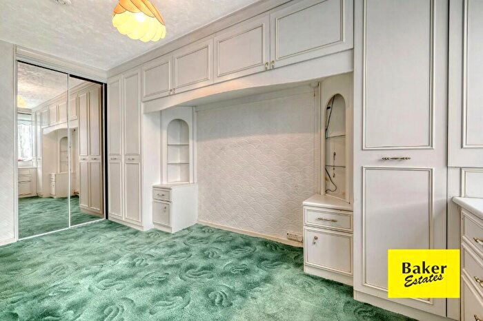 3 Bedroom End Of Terrace House For Sale In Covert Road, Hainault, London, IG6