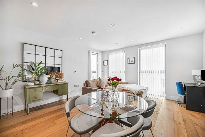 1 Bedroom Flat To Rent In St. Josephs Street, Nine Elms, SW8