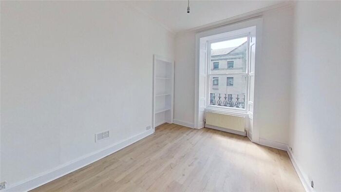 2 Bedroom Flat To Rent In Clerk Street, Edinburgh, EH8