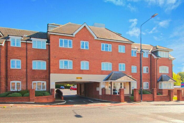 2 Bedroom Apartment To Rent In Chilton Place, Aylesbury, Buckinghamshire, HP20