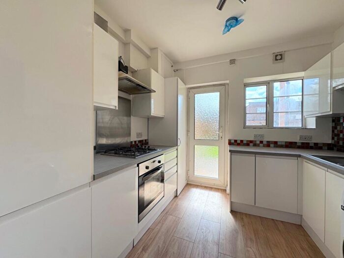 2 Bedroom Flat For Sale In Hale Lane, Grosvenor Court Hale Lane, NW7