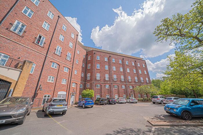 2 Bedroom Apartment For Sale In Waterside, Shirley, B90