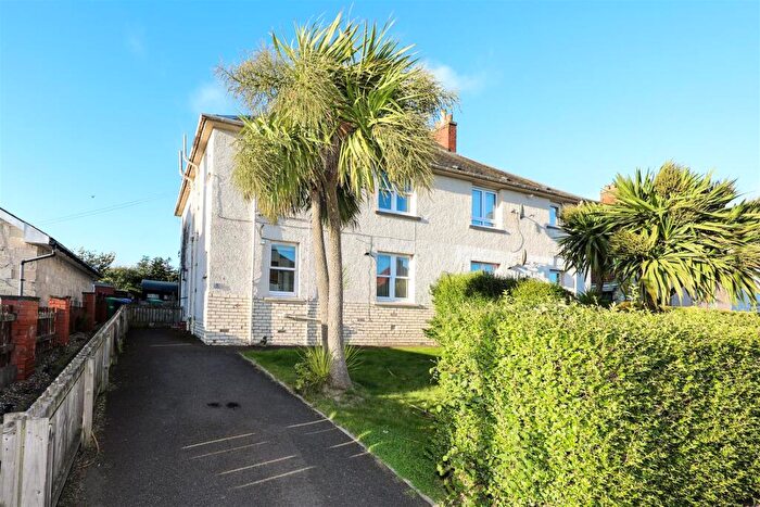 2 Bedroom Flat For Sale In Cameron Park, Thornton, KY1